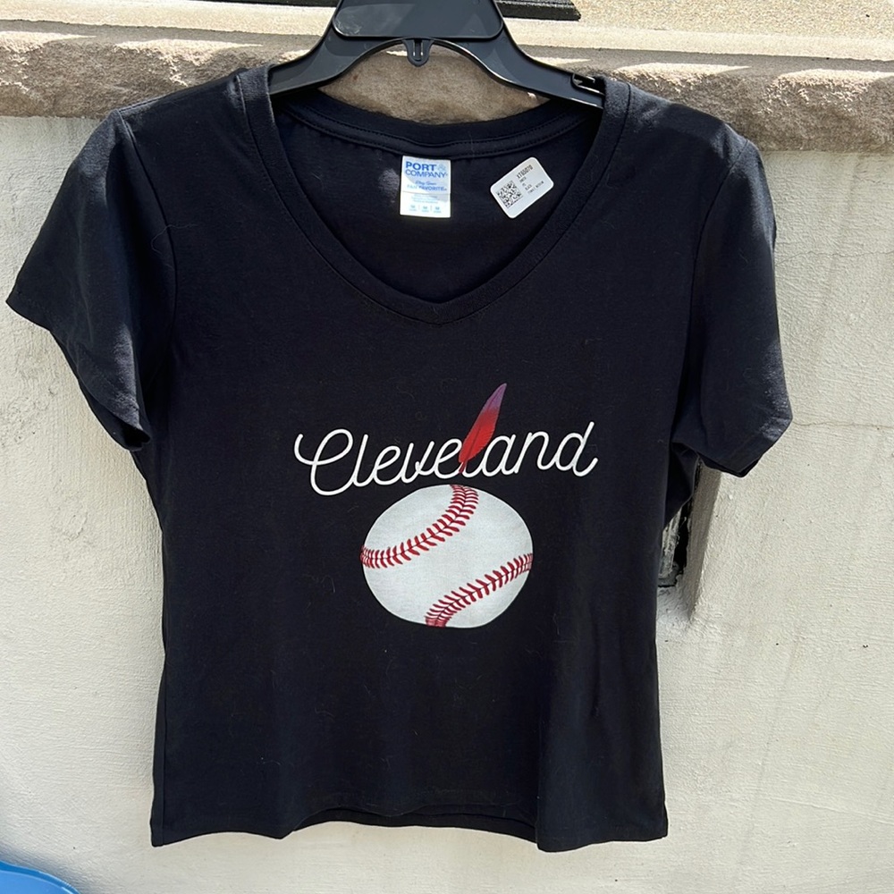 Cleveland Indians ladies V-Neck NWT